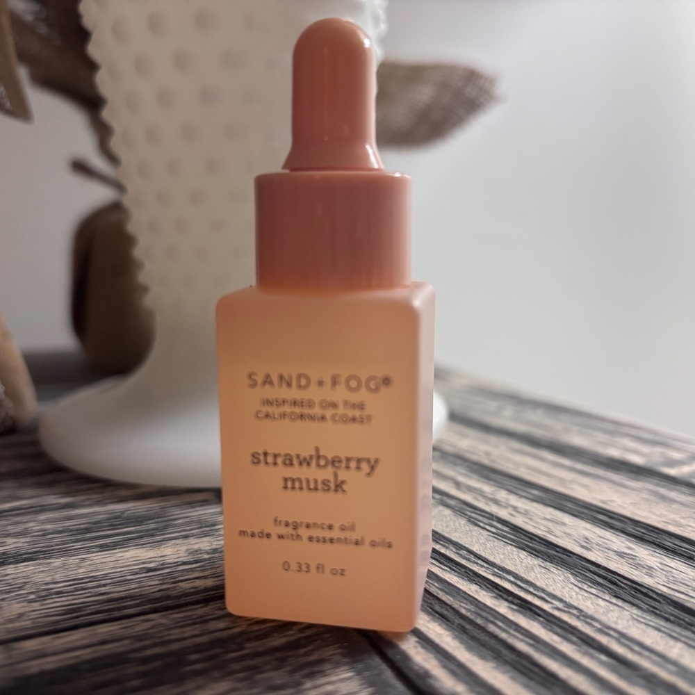 Sand + Fog Strawberry Musk Diffuser Fragrance Oil - Pink